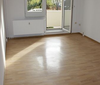 Gemütliche Singlewohnung mit separater Küche und Südbalkon! - Photo 1