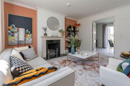 5 bedroom detached house to rent - Photo 2