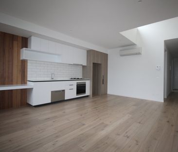 Bay Views, Executive apartment living and outdoor entertainment area. - Photo 6