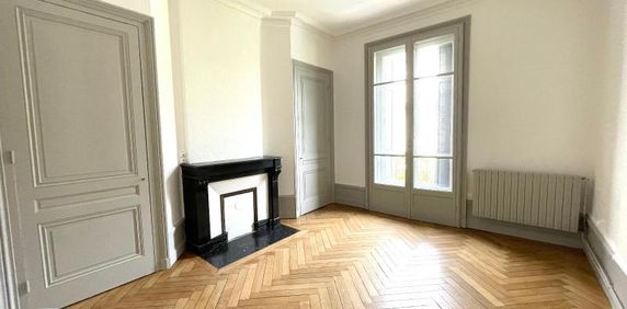 Location Appartement 2 pièces 68m² ST ETIENNE 42000 - Photo 2