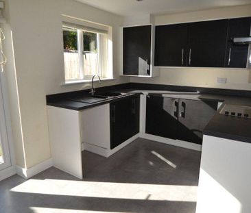 2 bedroom semi-detached house to rent - Photo 2