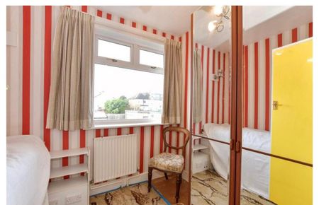 1 bedroom in a house share to rent - Photo 2