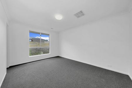 32 Petal Crescent, Wallan - Photo 3