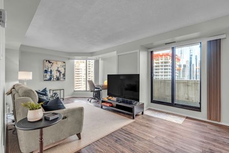 200 Bay Street - Photo 3