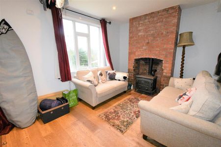 3 bedroom semi-detached house to rent - Photo 5