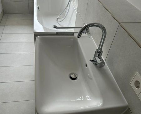 ERSTBEZUG nach Denkmalsanierung * ab 1.6.2026 * Wärmepumpe * Balkon u. v. m. - Photo 3