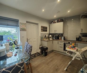 2 bedroom end of terrace house to rent - Photo 1