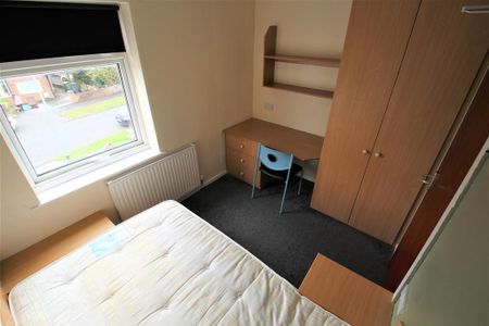 5 bedroom semi-detached house to rent - Photo 4