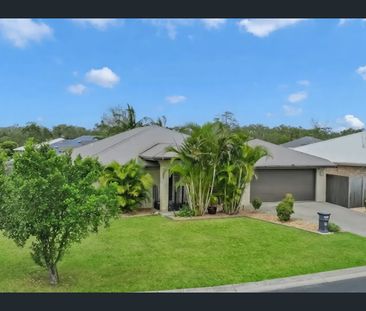 Perfect Family Retreat with Private Courtyard and 6 Seater Spa - Photo 1