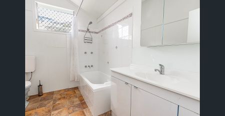 Spacious Three-Bedroom Home in the Heart of Townsville City! - Photo 5