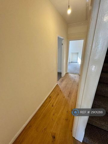 4 bedroom terraced house to rent - Photo 4