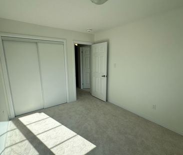 For Lease - 202 Port Crescent, Welland, Ontario - Photo 3