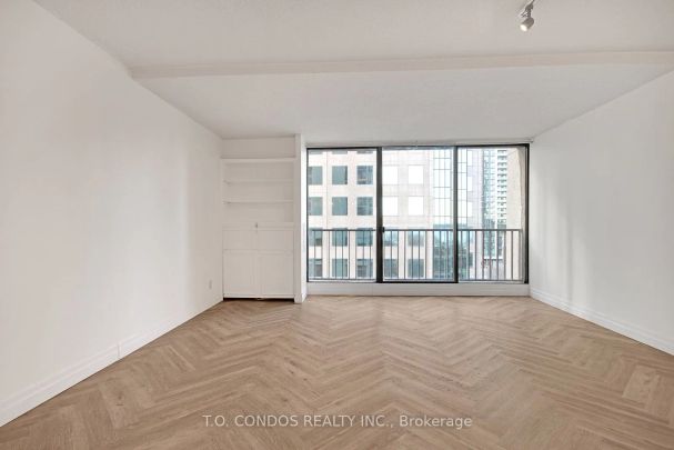 33 Harbour Square #839 - Photo 1