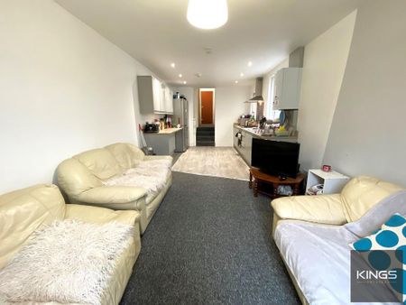 6 bedroom flat to rent - Photo 2