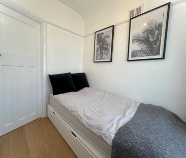3 bed end of terrace house to rent in St. Margarets Avenue, Cheam, SM3 - Photo 3