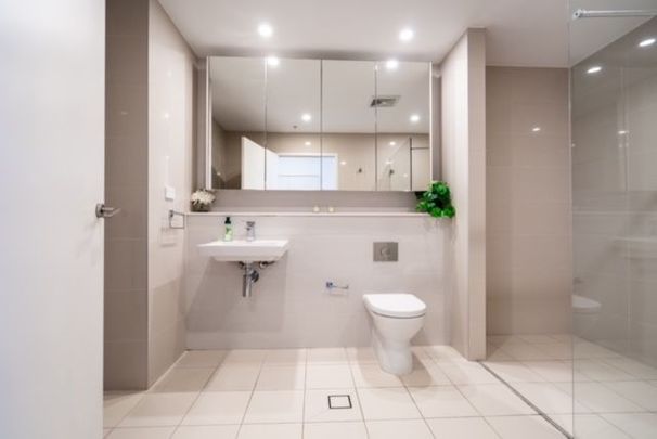 Contemporary Living with Captivating Water Views - Photo 1