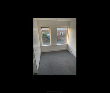 3 Bed Semi-Detached House, Wordsworth Close, S5 - Photo 5