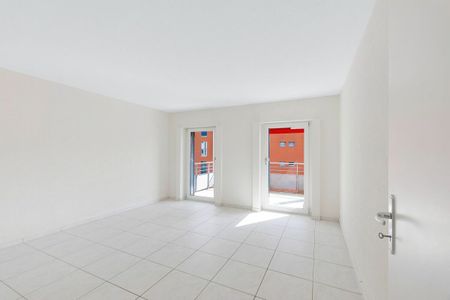 Central family apartment with two balconies - Photo 5