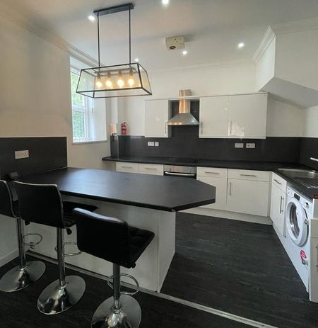 3 bedroom apartment to rent - Photo 5