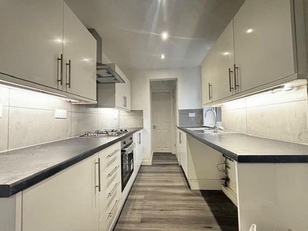 3 bedroom end of terrace house to rent - Photo 5