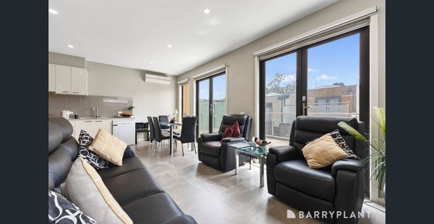 Contemporary Townhouse Living in a Prime Kilsyth Location - Photo 1