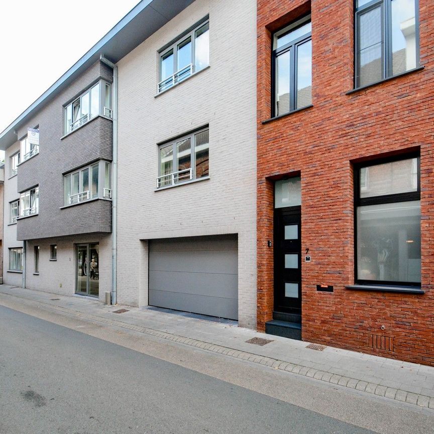 Recent en energiezuinig appartement met twee slaapkamers in centrum Izegem - Photo 1