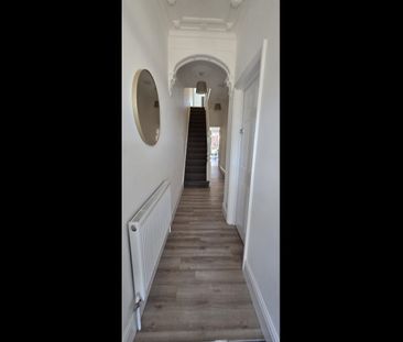 5 Bed Semi-Detached House, Wilton Avenue, SO15 - Photo 2