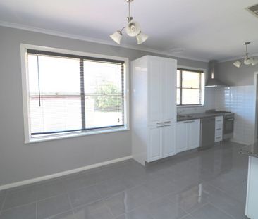 A family home in a perfect location. - Photo 5