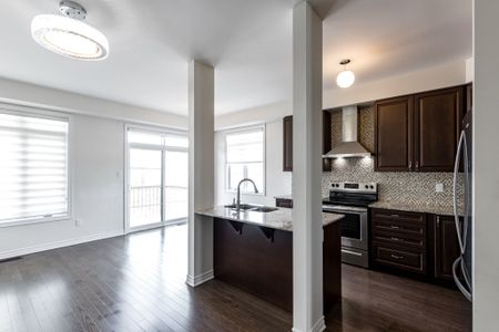 For Lease - 114 Sandwell Street, Vaughan, Ontario - Photo 5