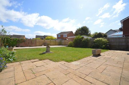 4 bedroom detached house to rent - Photo 4