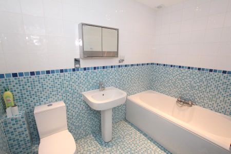 43 St Johns Road, Woking - 2 bedrooms Property for lettings - Seymours - Photo 3