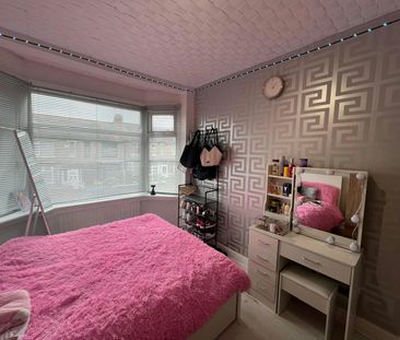 Semi-detached house to rent on - Photo 5
