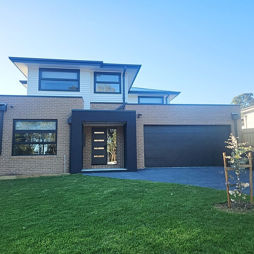 Brand-New Designer Townhouse in Prime Mount Evelyn Location - Photo 1