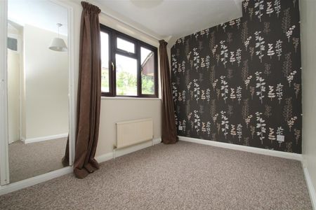 Mylne Close, High Wycombe - Photo 2