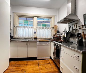 Elizabeth Bay - Photo 1