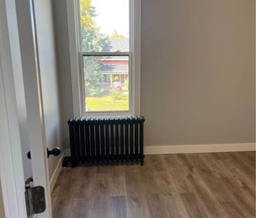 For Lease - 20497 Leslie Street Unit# 2nd Floor, East Gwillimbury, ... - Photo 2