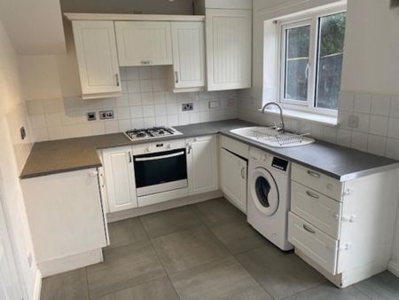 3 bedroom semi-detached house to rent - Photo 2