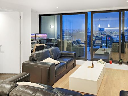 fully furnished 3 bedroom in the heart of the city - Photo 2