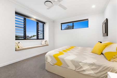 236 Long Street East, Graceville QLD 4075 - House For Rent - $1,450 | Domain - Photo 2