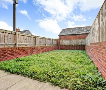 2 bedroom semi-detached house to rent - Photo 6