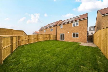 3 bedroom detached house to rent - Photo 4