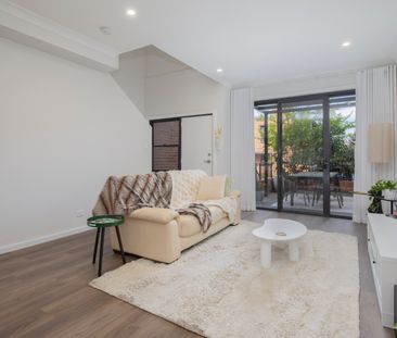 3/4 Cassine Boulevard, Waratah West NSW 2298 - Townhouse For Rent |... - Photo 1