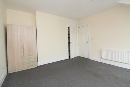 3 bedroom end of terrace house to rent - Photo 4