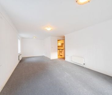 2 Bedroom Flat / Apartment - The Lamports, Alton - Photo 5