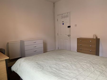 3 bedroom terraced house to rent - Photo 4