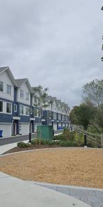 Luxurious 3-Story Townhouse for Rent Near Downtown Langley - Photo 4