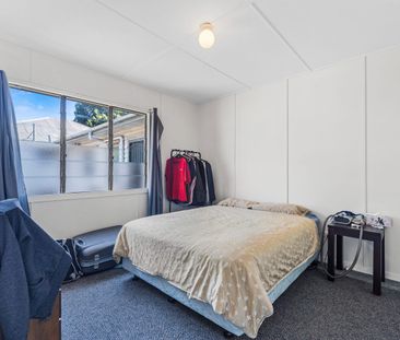 1-bed flat, walk to cafes, gyms, shops - Photo 2