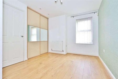 Claremont Avenue, Woking, Surrey, GU22 - Photo 3