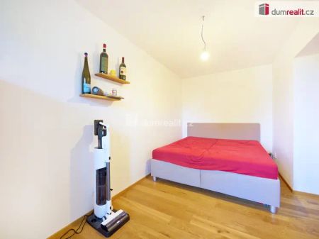 Moderní a zrekonstruovaný byt 3+1 s lodžií v ulici Dykova, Mělník - Фото 4