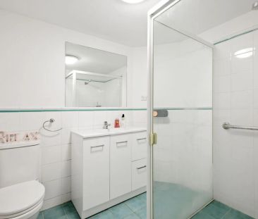 New York–Style Loft Apartment - Photo 2